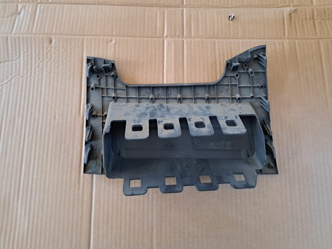 Mērinstrumentu paneļa apdare (zem stūres) priekš TOYOTA RAV 4 2006 2 Mērinstrumentu paneļa apdare (zem stūres) priekš TOYOTA RAV 4 2006