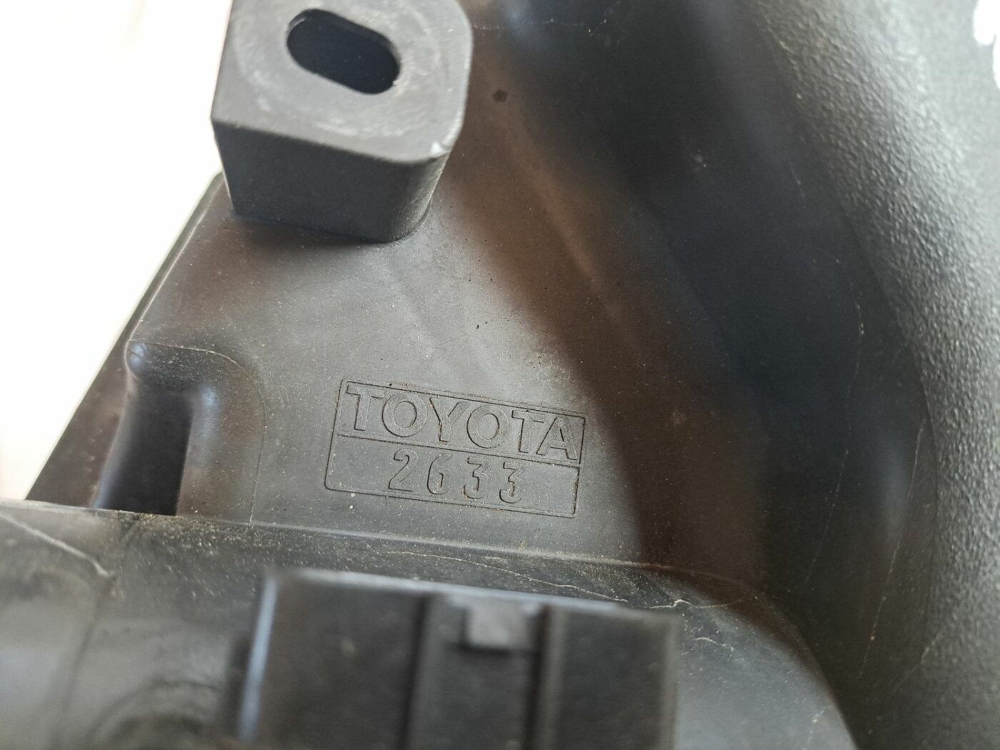 Gaisa filtra korpuss priekš TOYOTA RAV 4 2006 4 Gaisa filtra korpuss priekš TOYOTA RAV 4 2006