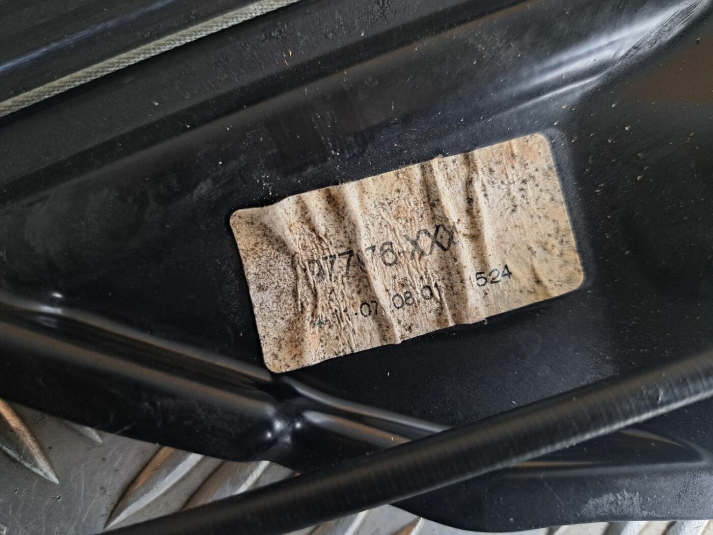 Stikla pacelšanas mehānisms aizmugurējais kreisais priekš BMW 525 E60 2004 BLACK 8 Stikla pacelšanas mehānisms aizmugurējais kreisais priekš BMW 525 E60 2004 BLACK