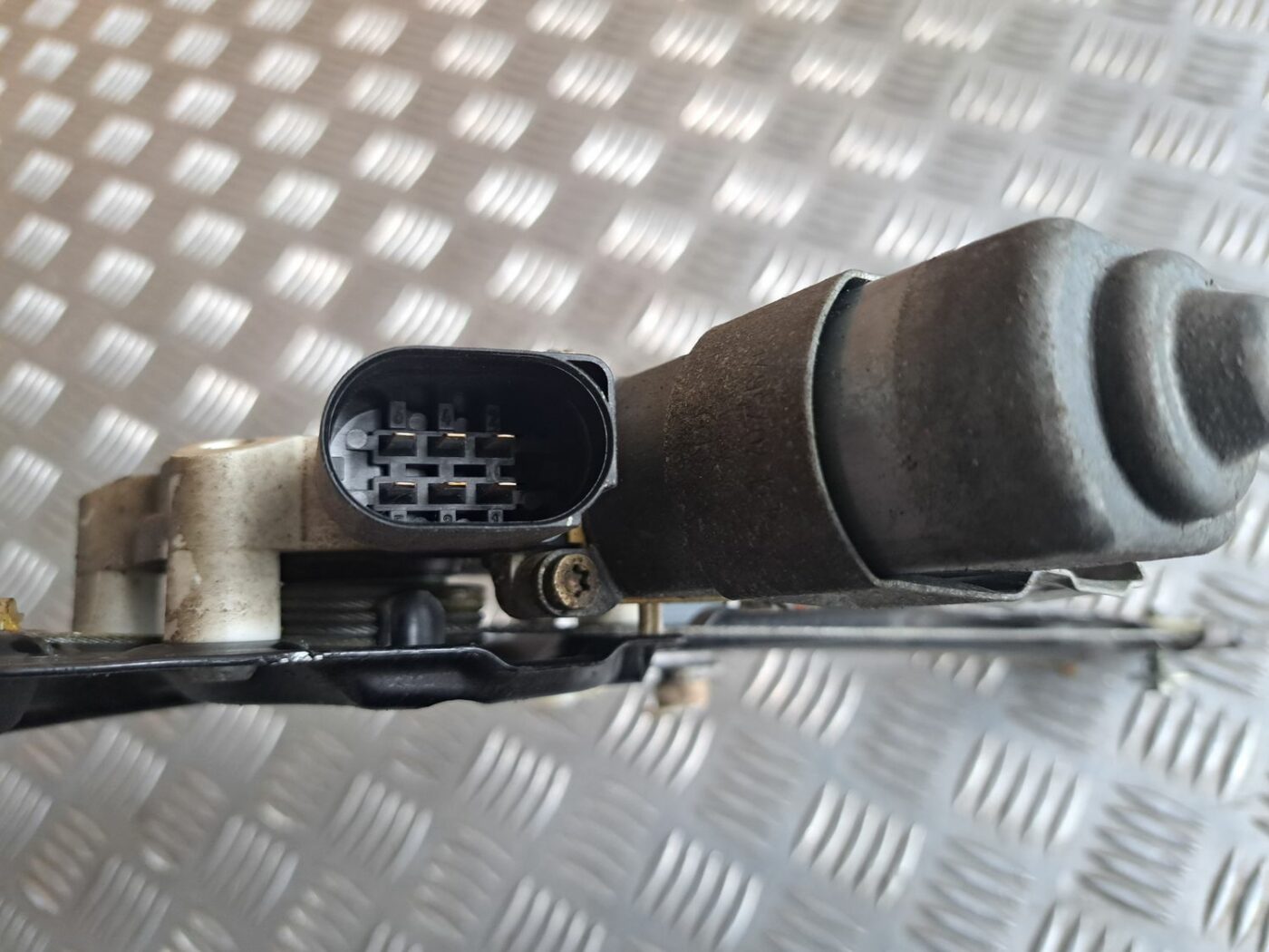 Stikla pacelšanas mehānisms aizmugurējais kreisais priekš BMW 525 E60 2004 BLACK 3 Stikla pacelšanas mehānisms aizmugurējais kreisais priekš BMW 525 E60 2004 BLACK