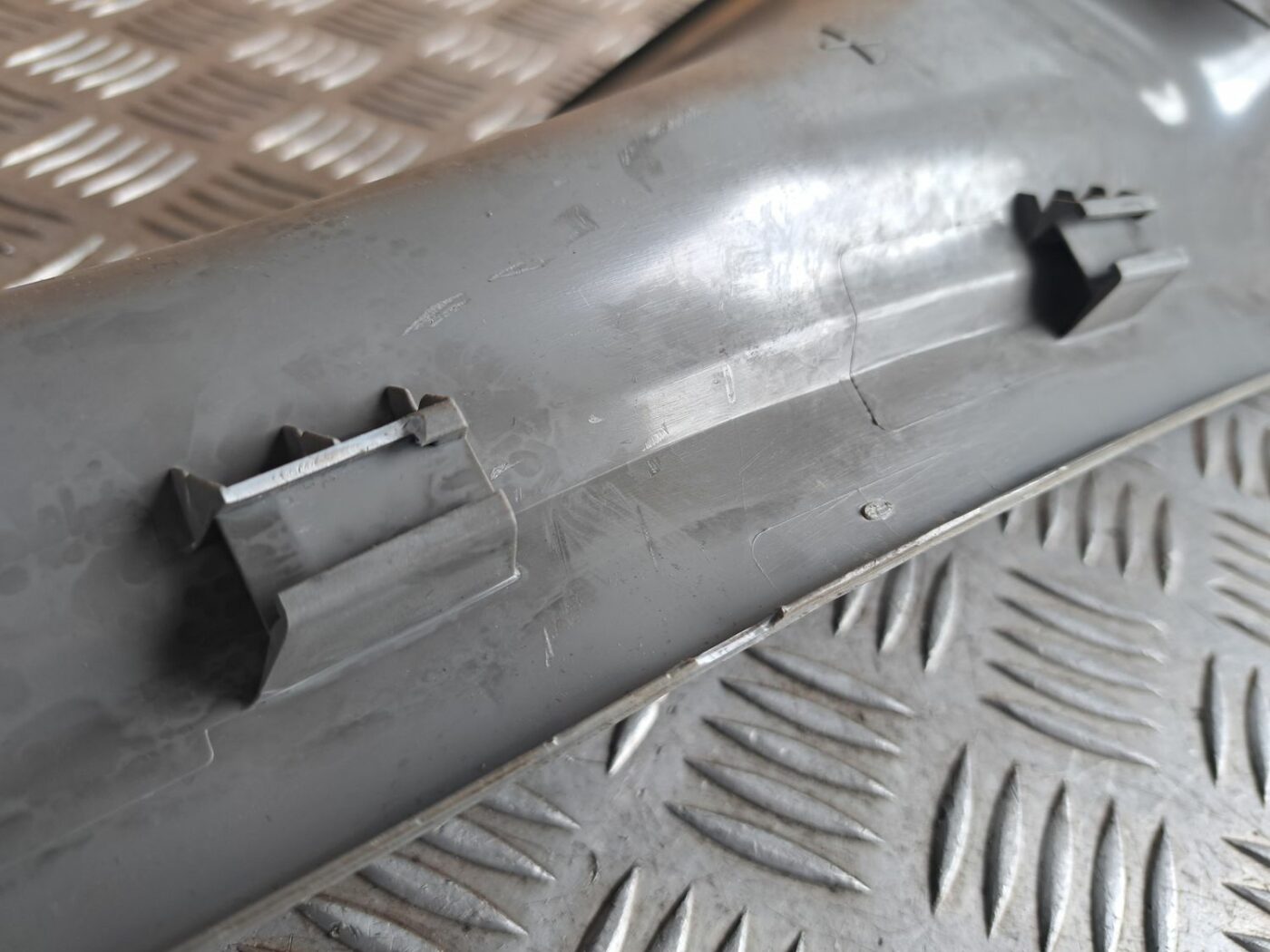 Sliekšņa aizmugurēja kreisa uzlika (salonā) priekš BMW 525 E60 2004 BLACK 4 Sliekšņa aizmugurēja kreisa uzlika (salonā) priekš BMW 525 E60 2004 BLACK