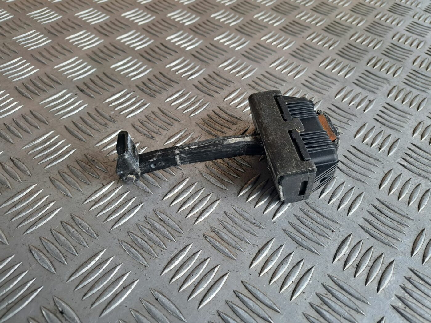 Durvju pietura priekš BMW 525 E60 2004 BLACK 2 Durvju pietura priekš BMW 525 E60 2004 BLACK