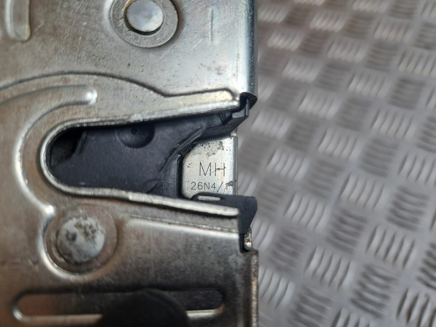 Priekšējo labo durvju slēdzene priekš BMW 525 E60 2004 BLACK 3 Priekšējo labo durvju slēdzene priekš BMW 525 E60 2004 BLACK