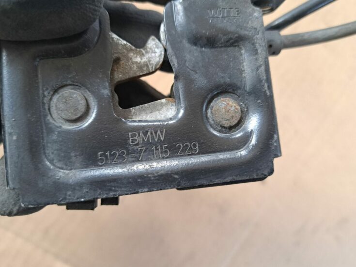 Pārsega slēdzene priekš BMW 525 E60 2004 BLACK 3