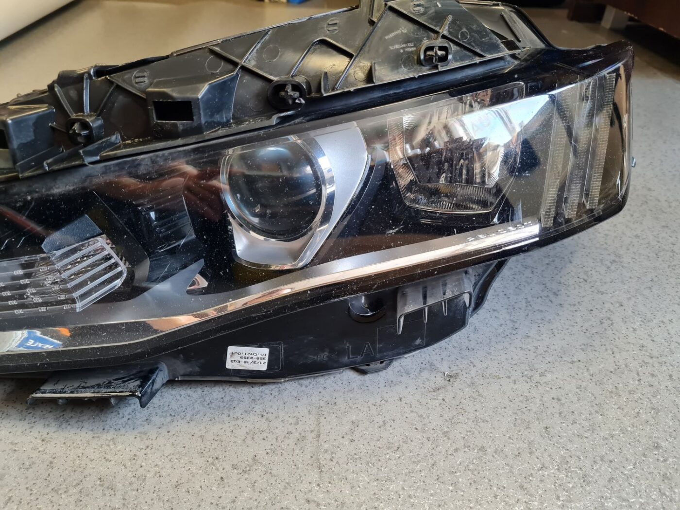 Priekšējais kreisais lukturis priekš PEUGEOT 508 2019 17 Priekšējais kreisais lukturis priekš PEUGEOT 508 2019