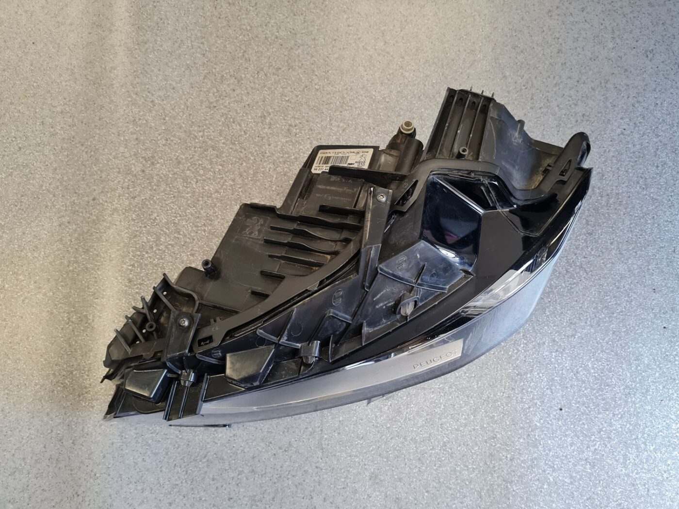 Priekšējais kreisais lukturis priekš PEUGEOT 508 2019 16 Priekšējais kreisais lukturis priekš PEUGEOT 508 2019