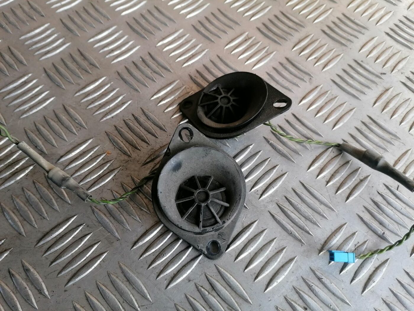 Durvju skaļrunis, augšā priekš BMW 525 E60 2004 BLACK 2 Durvju skaļrunis, augšā priekš BMW 525 E60 2004 BLACK