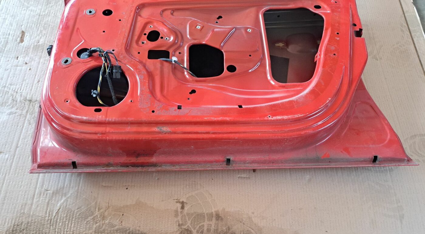 Priekšējās labās durvis priekš OPEL CORSA 2007 8 Priekšējās labās durvis priekš OPEL CORSA 2007