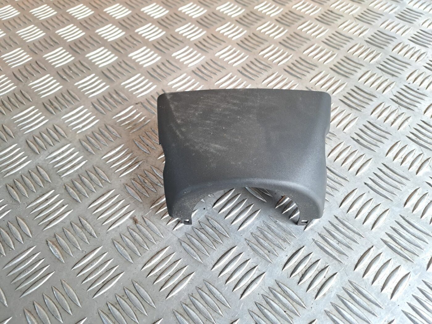 Stūres statnes putekļu aizsargs (salonā) priekš OPEL MERIVA 2004 1 Stūres statnes putekļu aizsargs (salonā) priekš OPEL MERIVA 2004