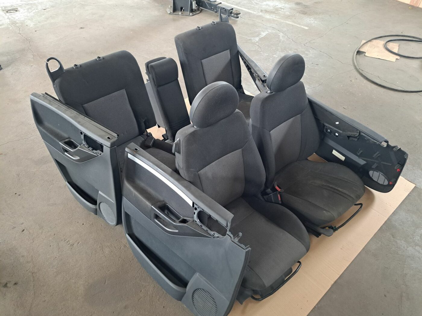 Sēdekļu komplekts priekš OPEL MERIVA 2004 1 Sēdekļu komplekts priekš OPEL MERIVA 2004