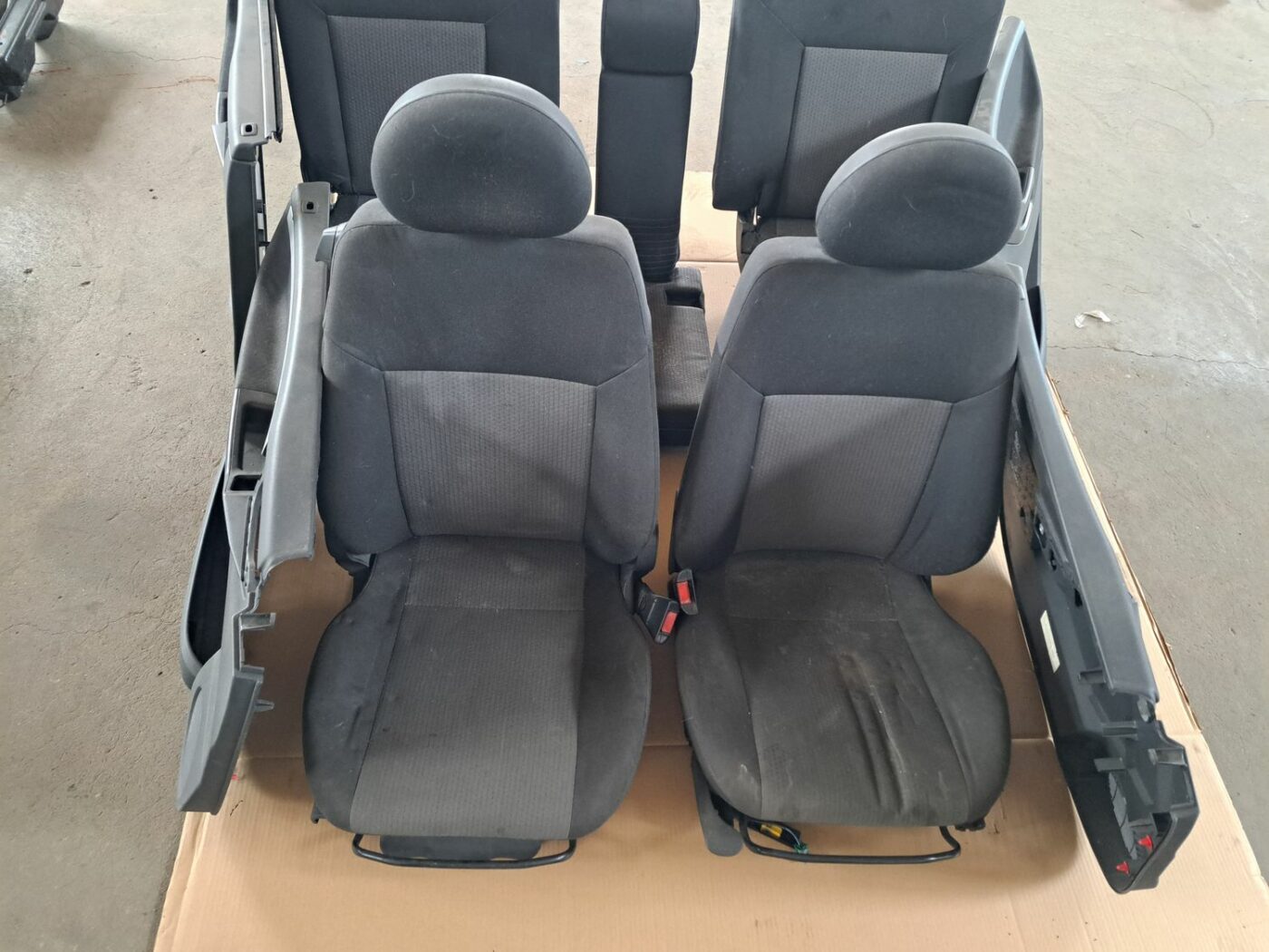 Sēdekļu komplekts priekš OPEL MERIVA 2004 10 Sēdekļu komplekts priekš OPEL MERIVA 2004