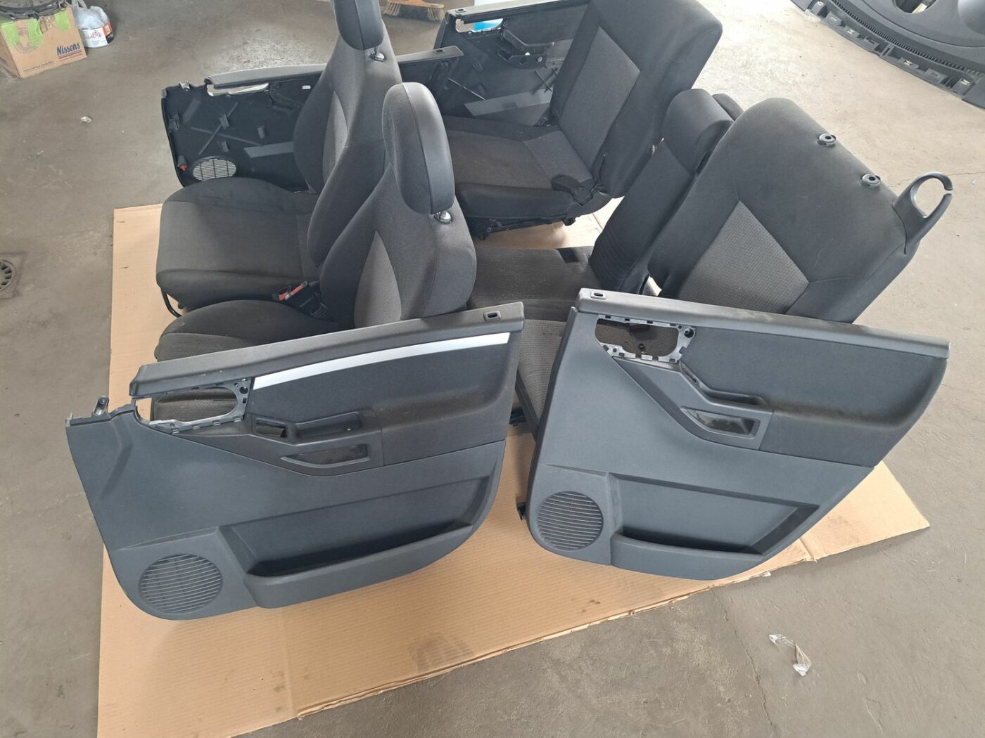 Sēdekļu komplekts priekš OPEL MERIVA 2004 9 Sēdekļu komplekts priekš OPEL MERIVA 2004