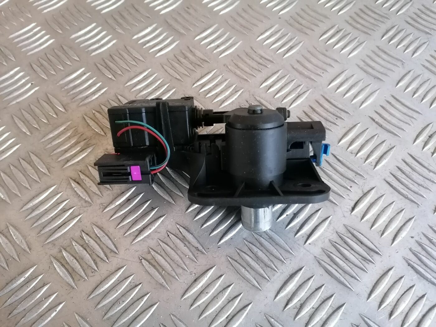 Bagāžnieka vāka slēdzene priekš OPEL MERIVA 2004 2 Bagāžnieka vāka slēdzene priekš OPEL MERIVA 2004