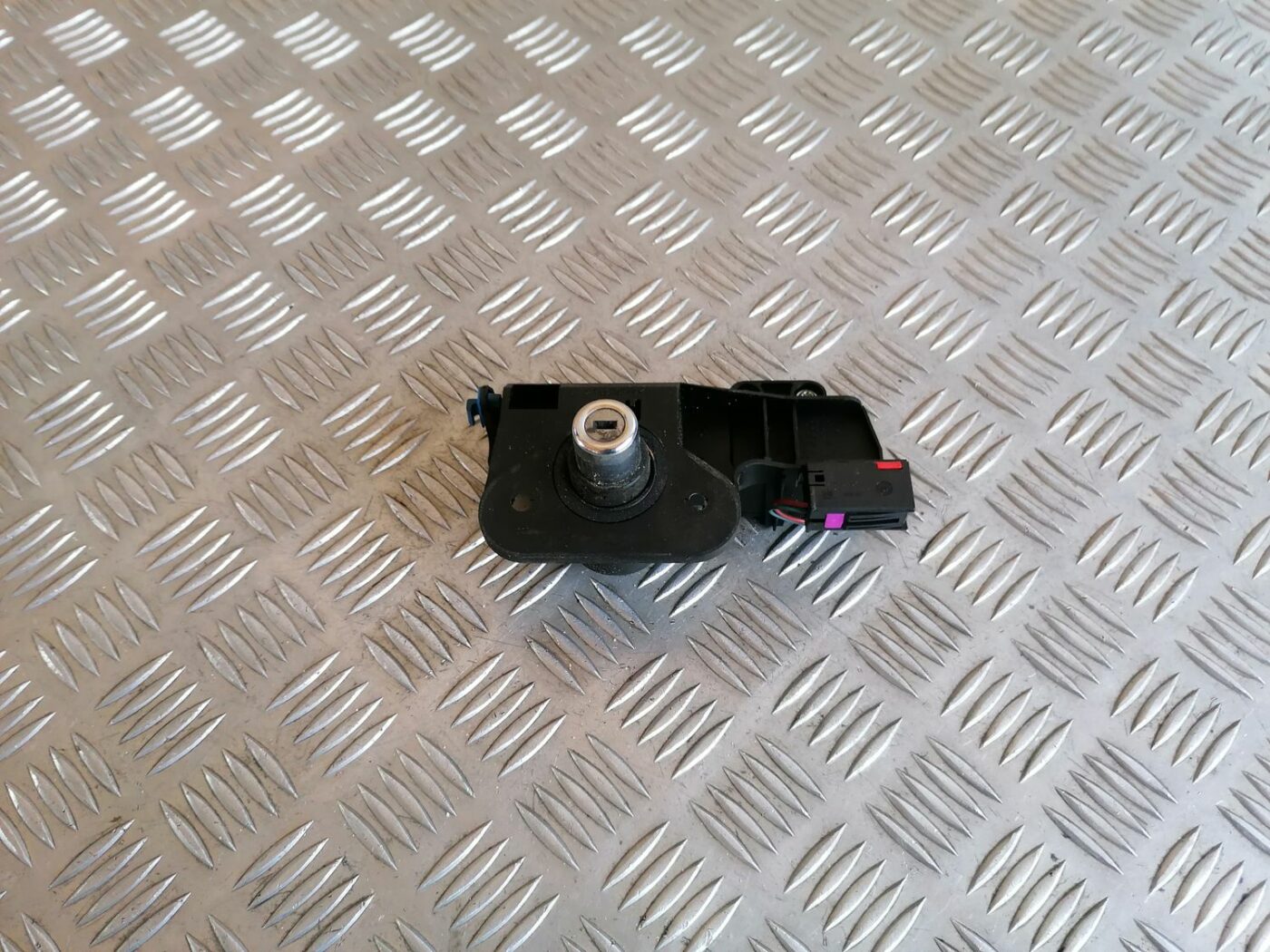 Bagāžnieka vāka slēdzene priekš OPEL MERIVA 2004 5 Bagāžnieka vāka slēdzene priekš OPEL MERIVA 2004