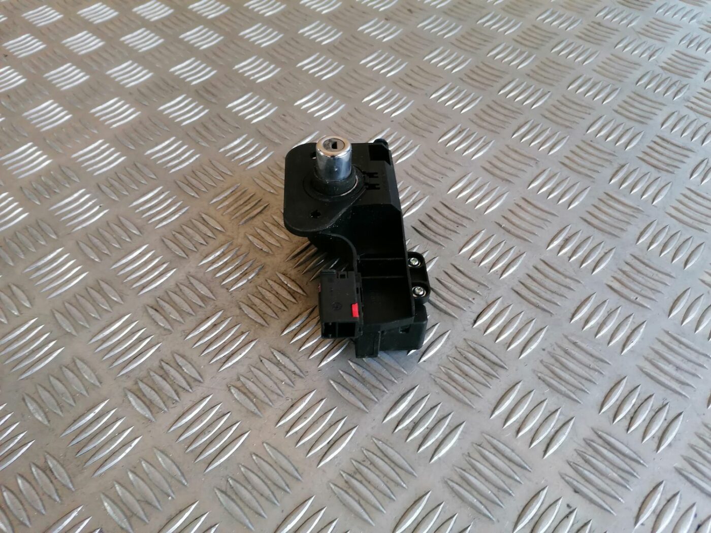 Bagāžnieka vāka slēdzene priekš OPEL MERIVA 2004 4 Bagāžnieka vāka slēdzene priekš OPEL MERIVA 2004