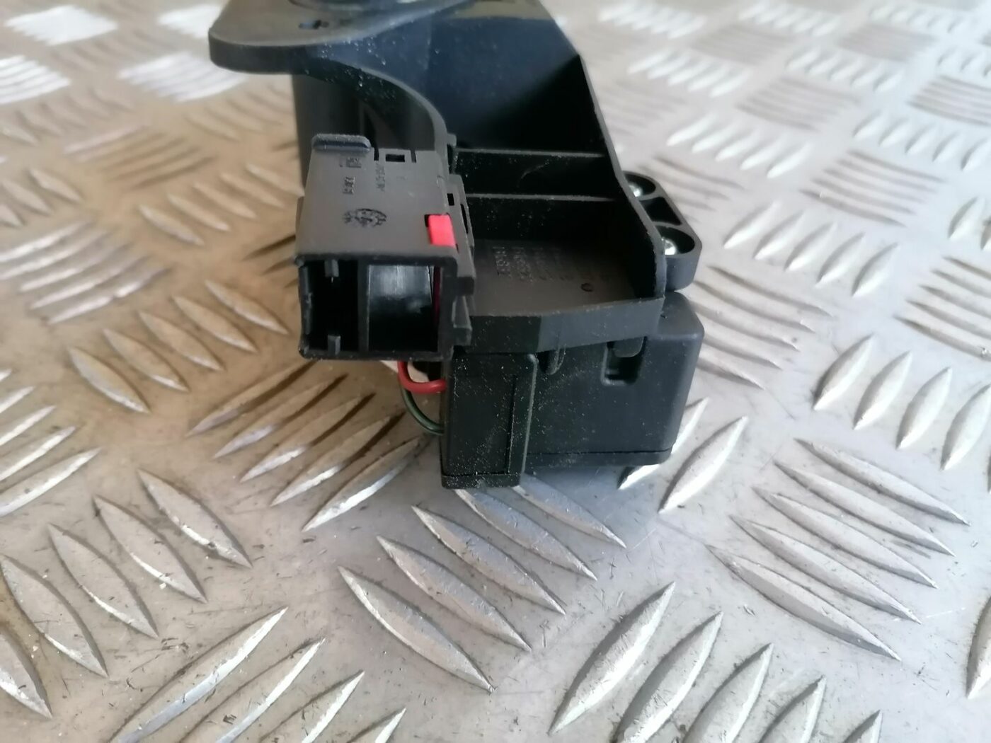 Bagāžnieka vāka slēdzene priekš OPEL MERIVA 2004 3 Bagāžnieka vāka slēdzene priekš OPEL MERIVA 2004