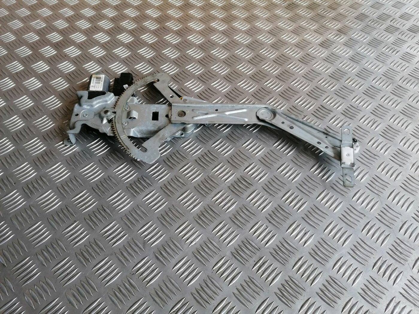 Stikla pacelšanas mehānisms priekšējais labais priekš OPEL MERIVA 2004 1 Stikla pacelšanas mehānisms priekšējais labais priekš OPEL MERIVA 2004