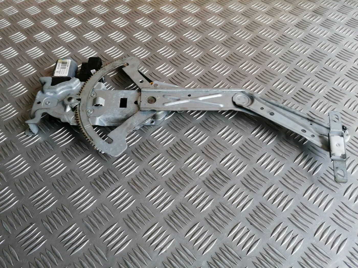 Stikla pacelšanas mehānisms priekšējais labais priekš OPEL MERIVA 2004 2 Stikla pacelšanas mehānisms priekšējais labais priekš OPEL MERIVA 2004