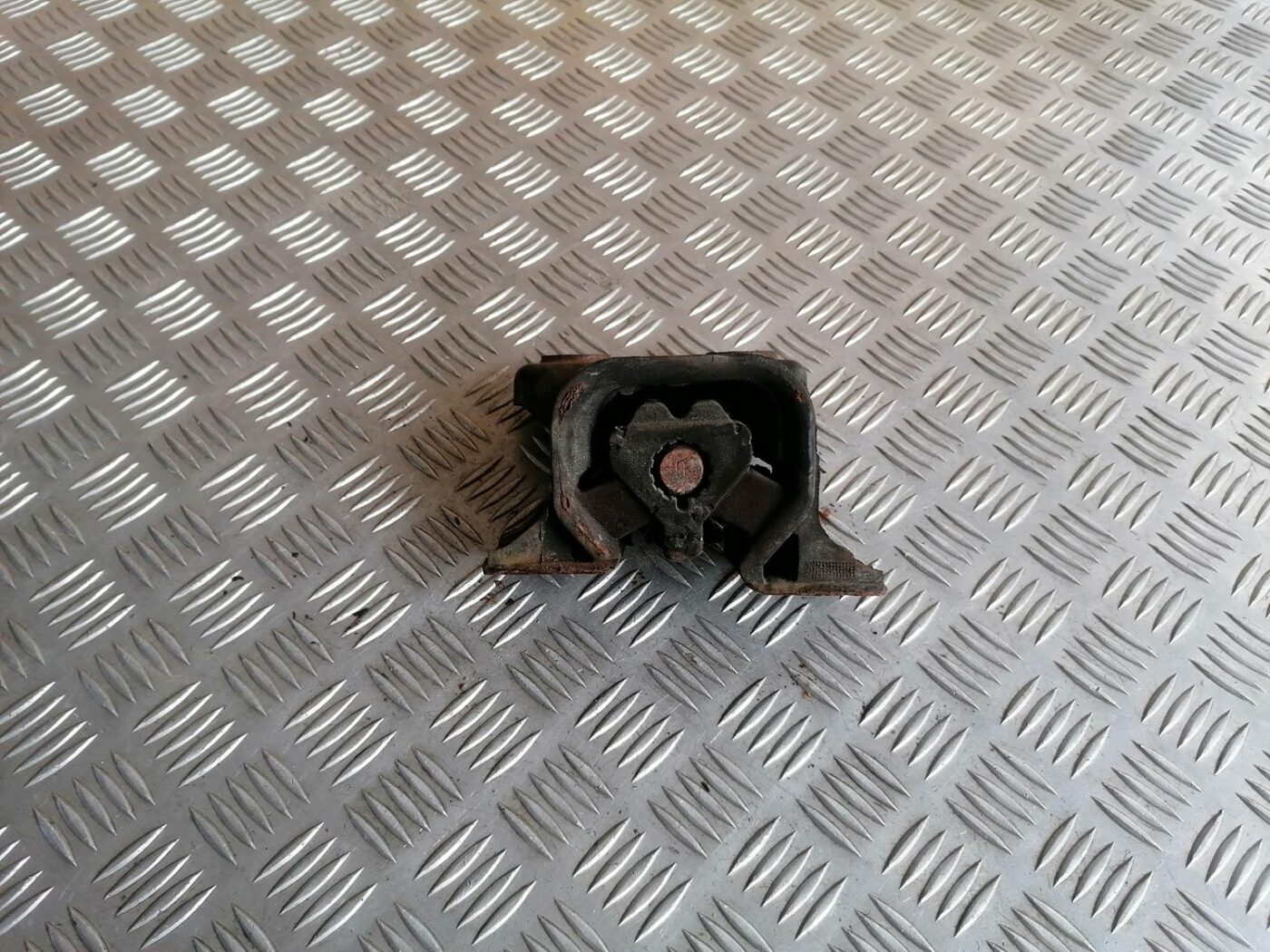 Dzinēja spilvens priekš OPEL MERIVA 2004 3 Dzinēja spilvens priekš OPEL MERIVA 2004