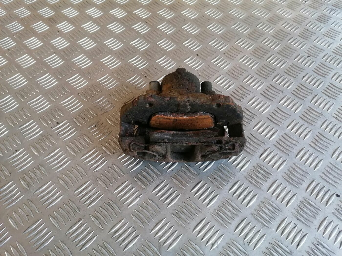 Priekšējais kreisais suports priekš OPEL MERIVA 2004 5 Priekšējais kreisais suports priekš OPEL MERIVA 2004