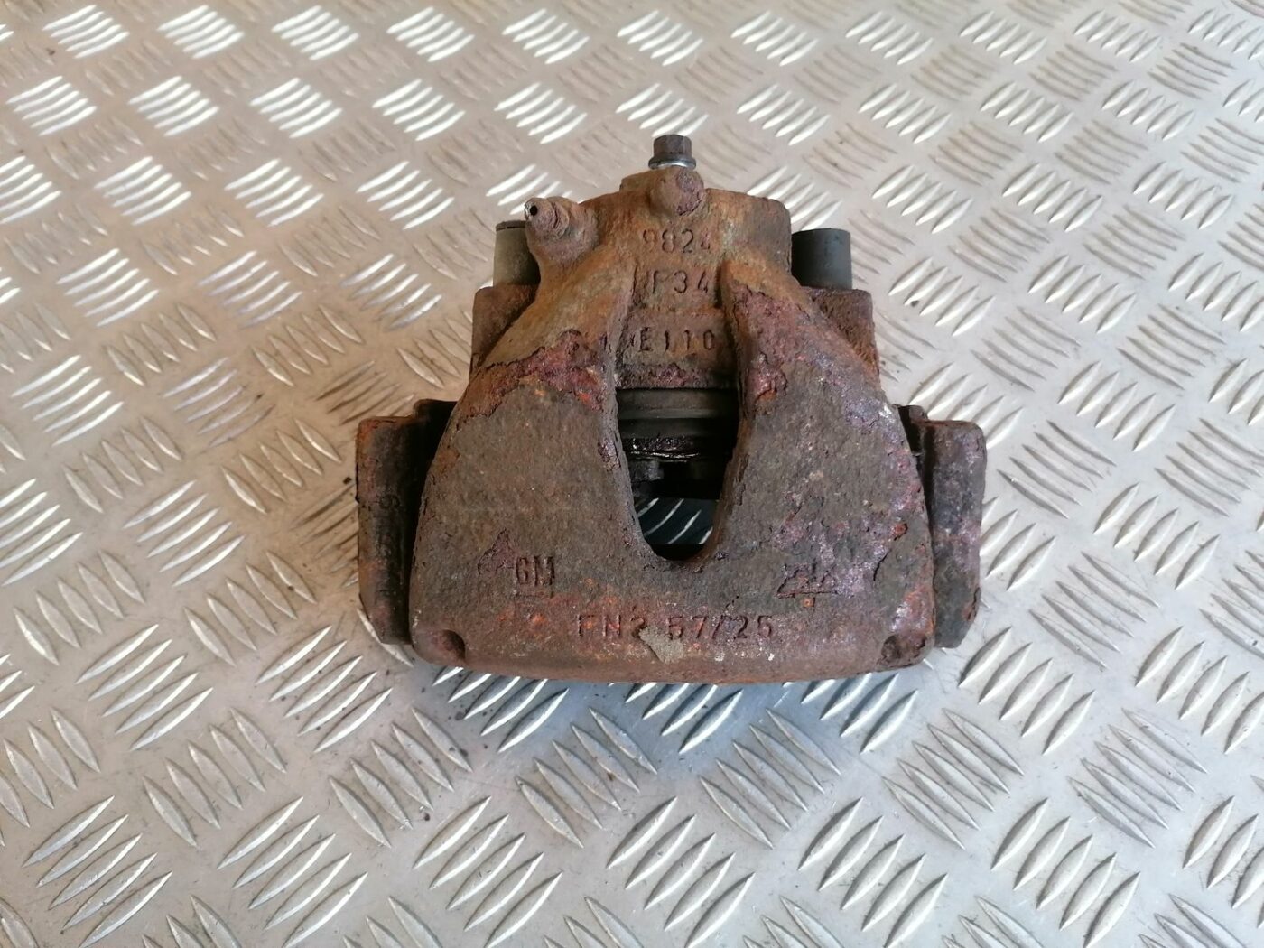 Priekšējais kreisais suports priekš OPEL MERIVA 2004 2 Priekšējais kreisais suports priekš OPEL MERIVA 2004