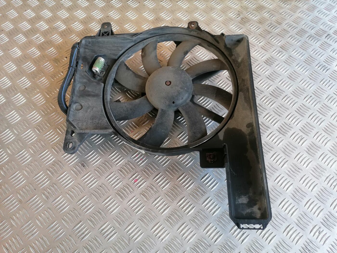 Dzesēšanas radiatora ventilators priekš OPEL MERIVA 2004 4 Dzesēšanas radiatora ventilators priekš OPEL MERIVA 2004