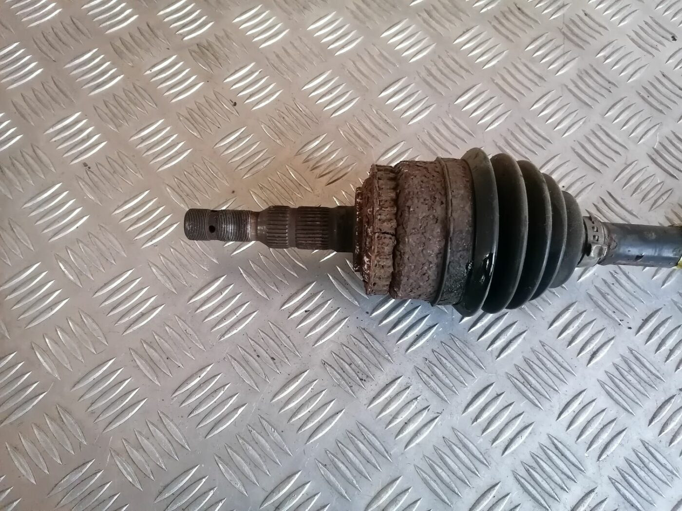 Pusass priekšējā kreisā priekš OPEL MERIVA 2004 2 Pusass priekšējā kreisā priekš OPEL MERIVA 2004