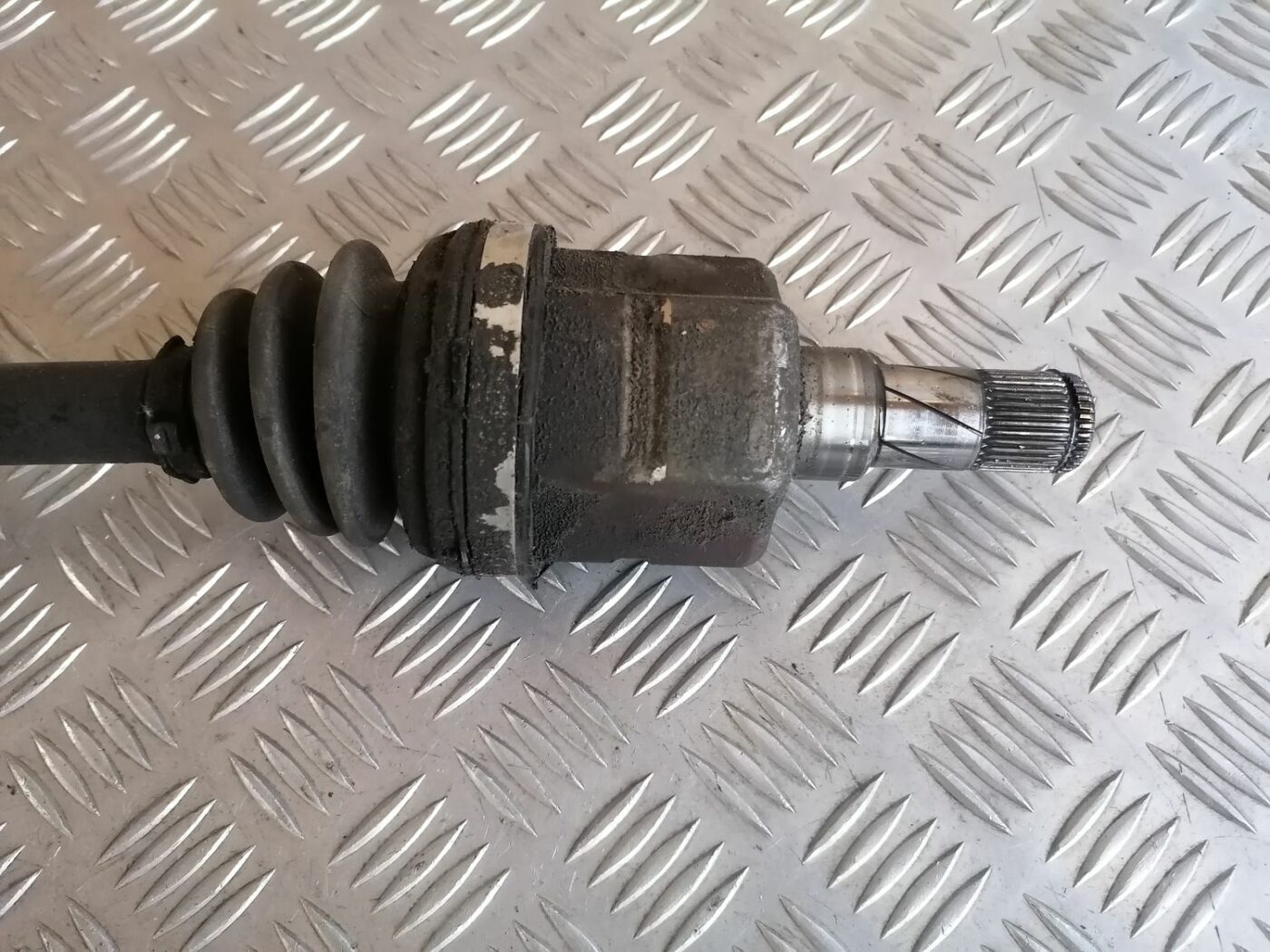 Pusass priekšējā kreisā priekš OPEL MERIVA 2004 4 Pusass priekšējā kreisā priekš OPEL MERIVA 2004