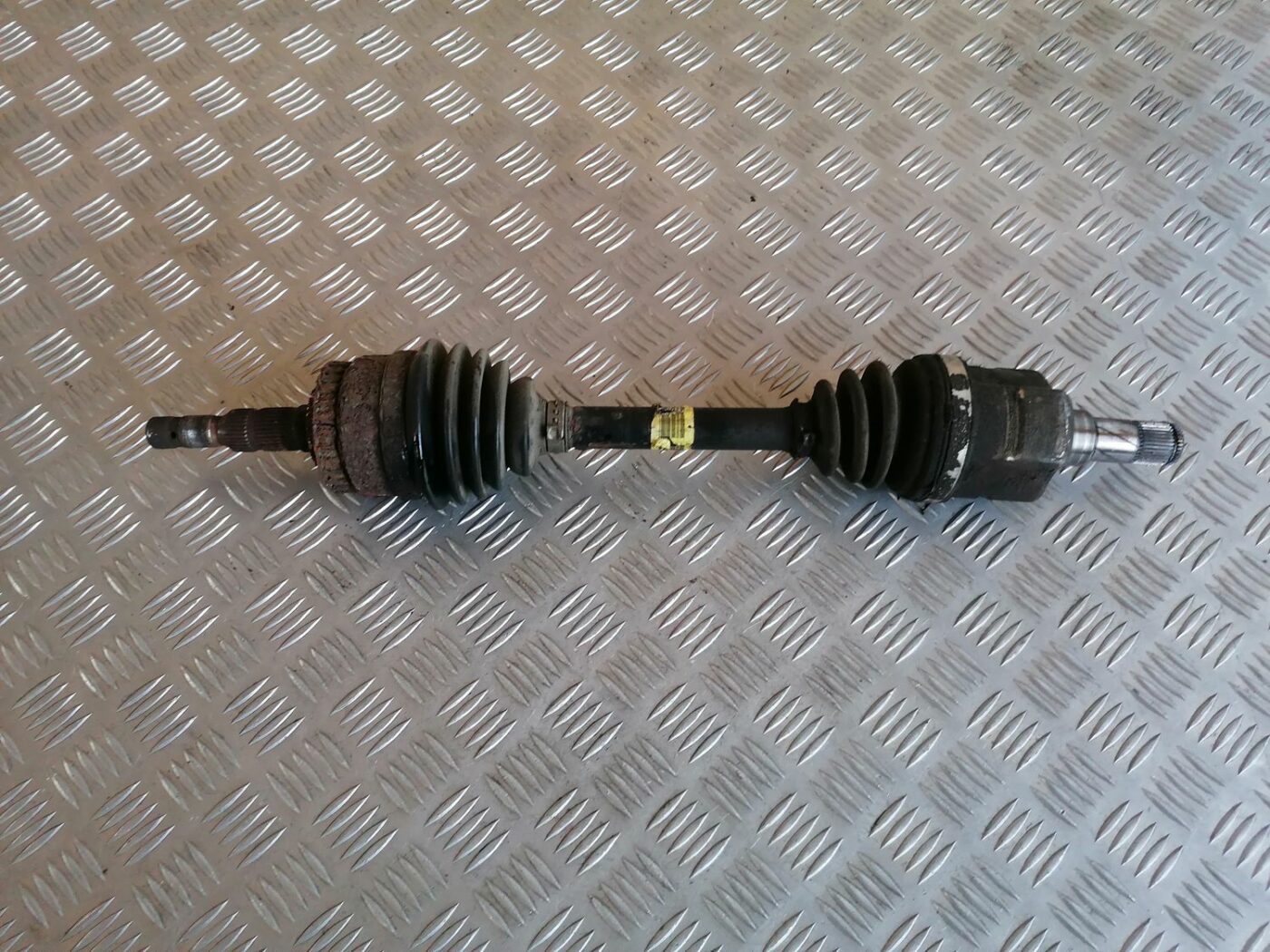 Pusass priekšējā kreisā priekš OPEL MERIVA 2004 3 Pusass priekšējā kreisā priekš OPEL MERIVA 2004