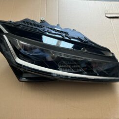 Priekšējais labais lukturis priekš ŠKODA SUPERB 2015-2021