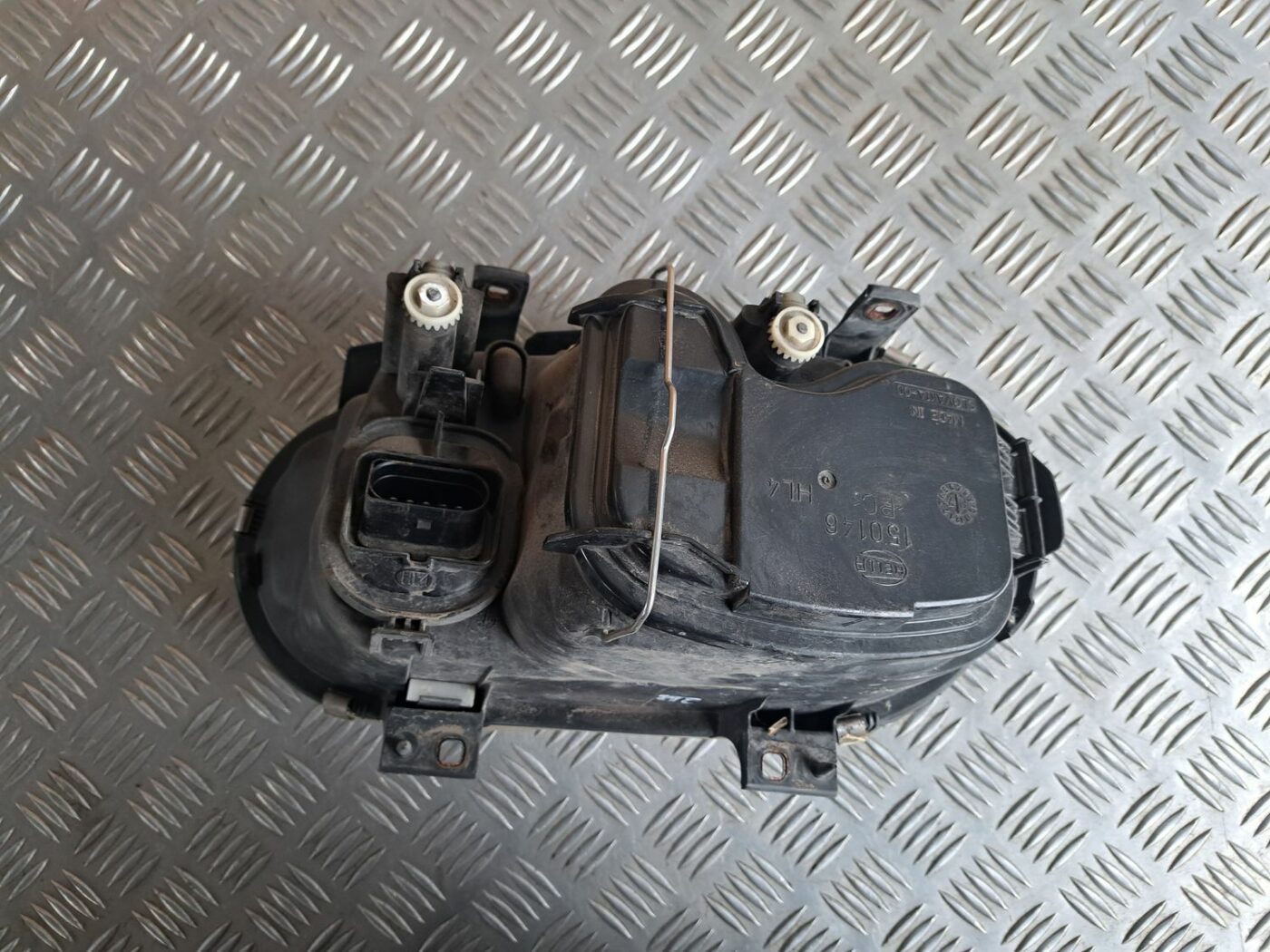 Priekšējais labais lukturis priekš VW GOLF IV 1999 6 Priekšējais labais lukturis priekš VW GOLF IV 1999