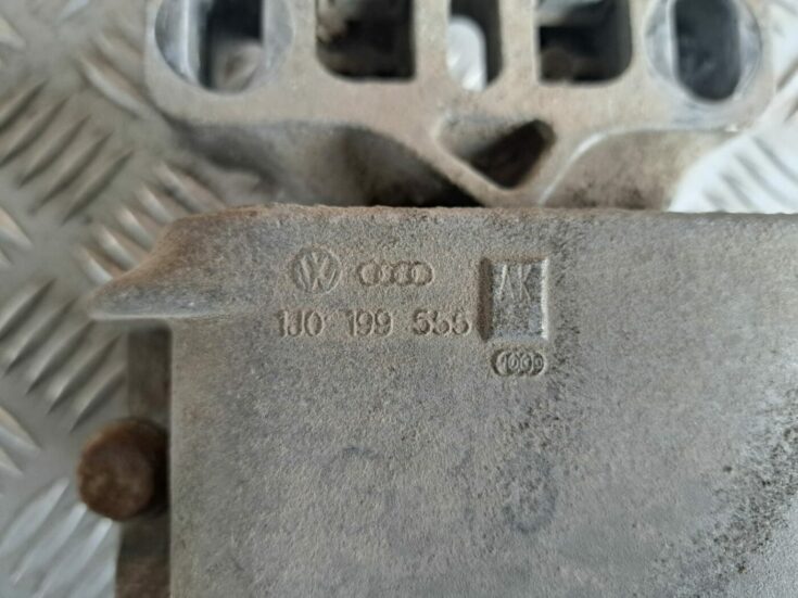Dzinēja spilvens priekš VW GOLF IV 1999