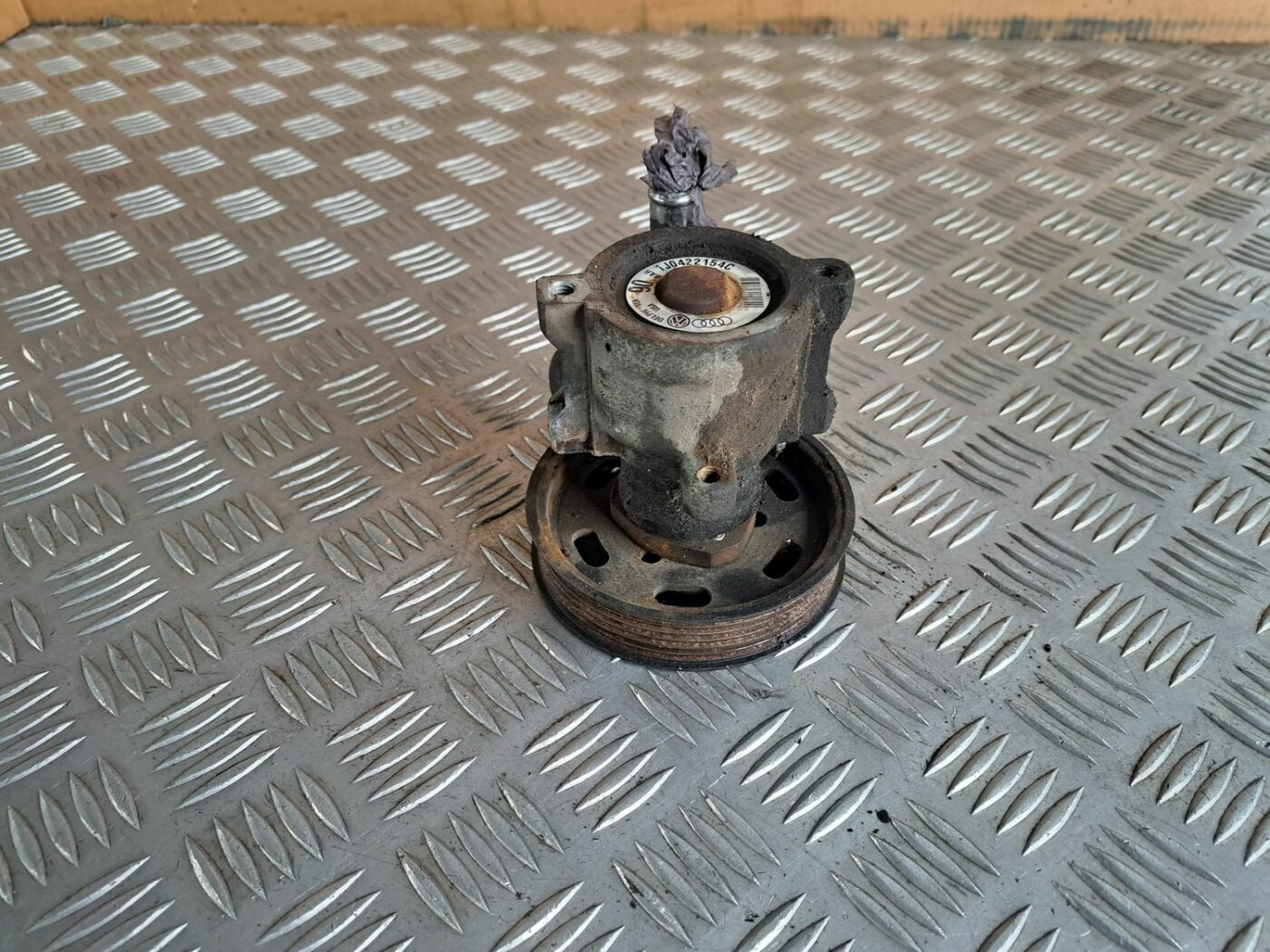 Hidrauliskais pastiprinātājs priekš VW GOLF IV 1999 1 Hidrauliskais pastiprinātājs priekš VW GOLF IV 1999