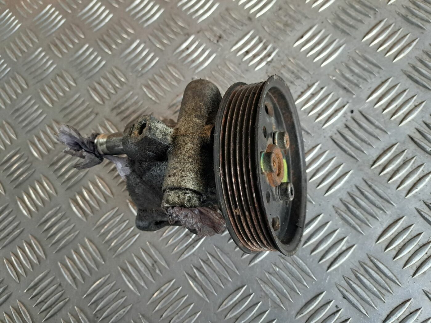 Hidrauliskais pastiprinātājs priekš VW GOLF IV 1999 4 Hidrauliskais pastiprinātājs priekš VW GOLF IV 1999