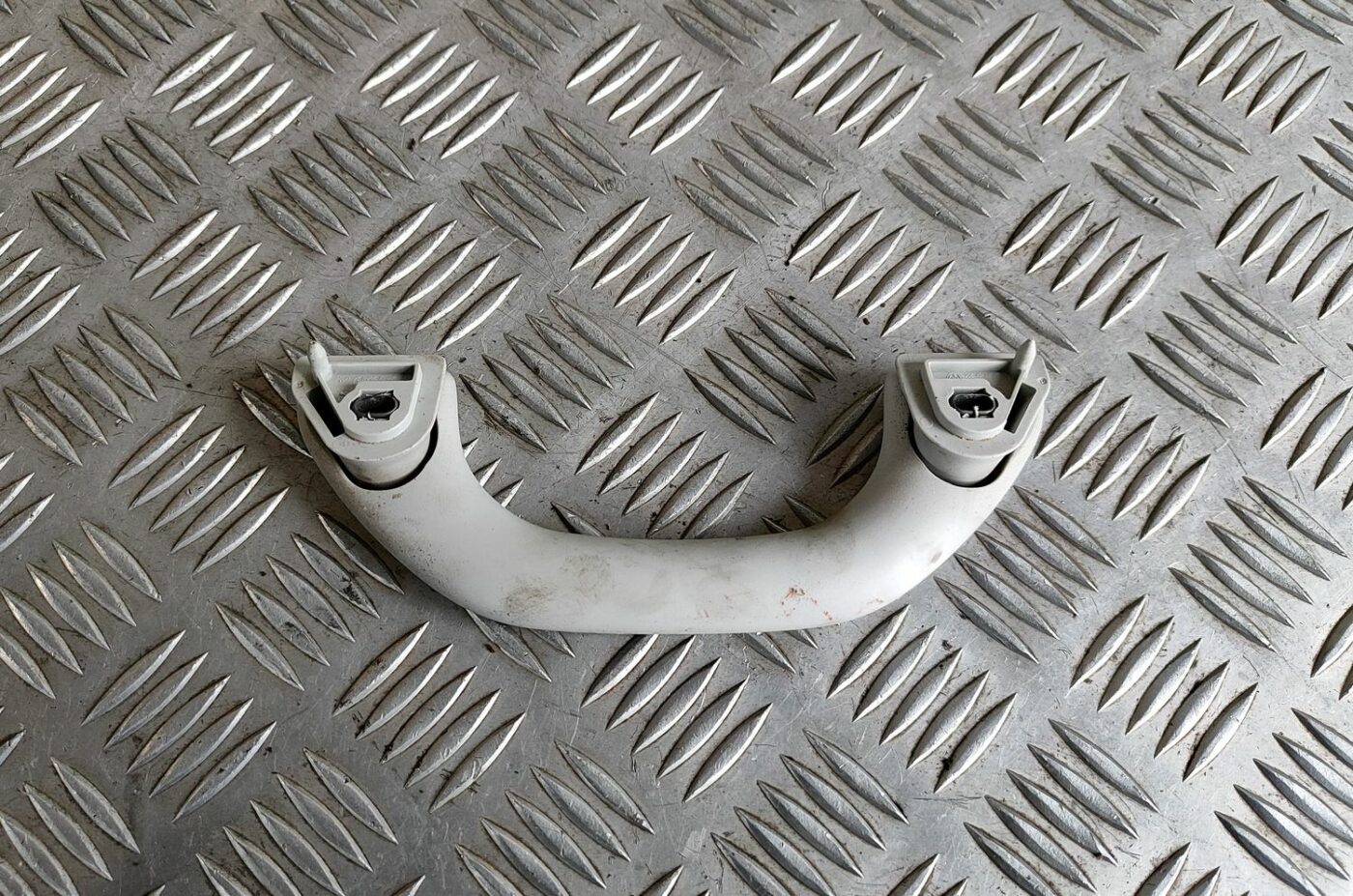 Salona rokturis griestos priekš VW GOLF IV 1999 2 Salona rokturis griestos priekš VW GOLF IV 1999