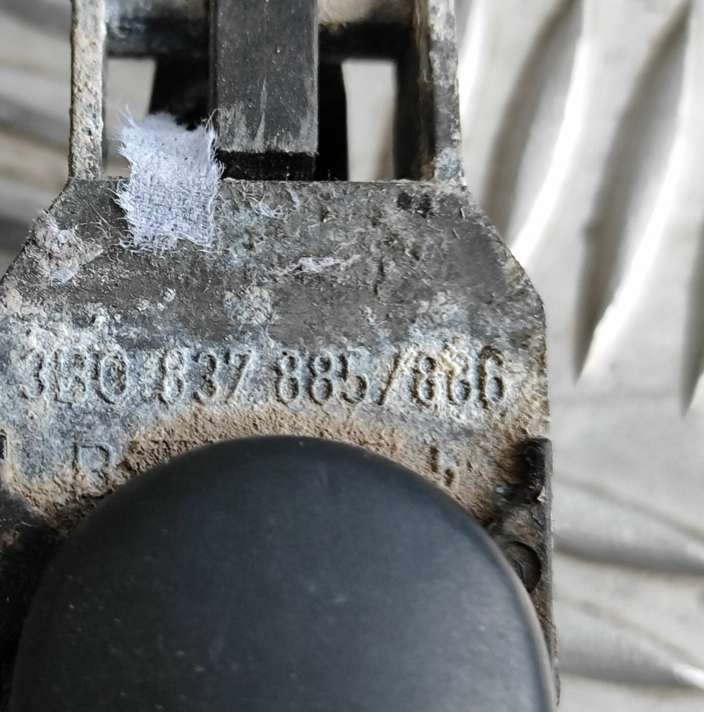 Aizmugurējāis labais durvju rokturis priekš VW GOLF IV 1999 3 Aizmugurējāis labais durvju rokturis priekš VW GOLF IV 1999