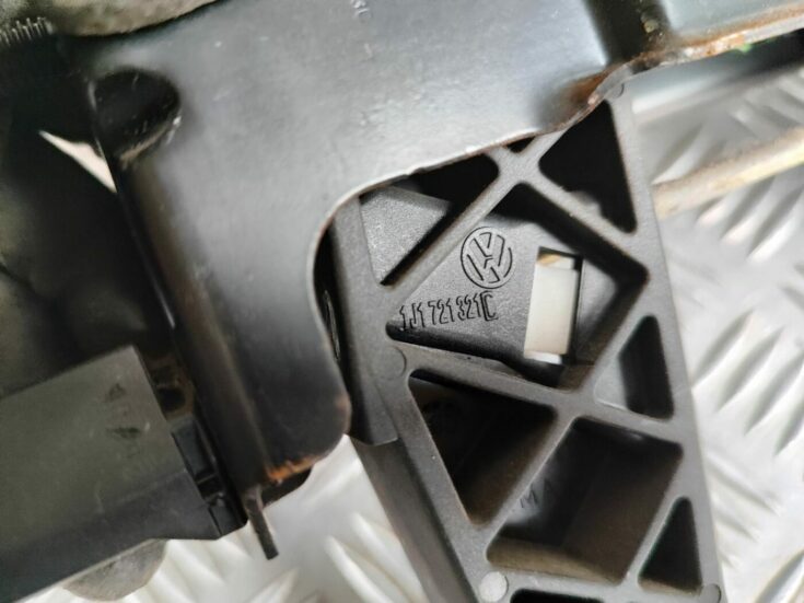 Sajūga pedālis priekš VW GOLF IV 1999