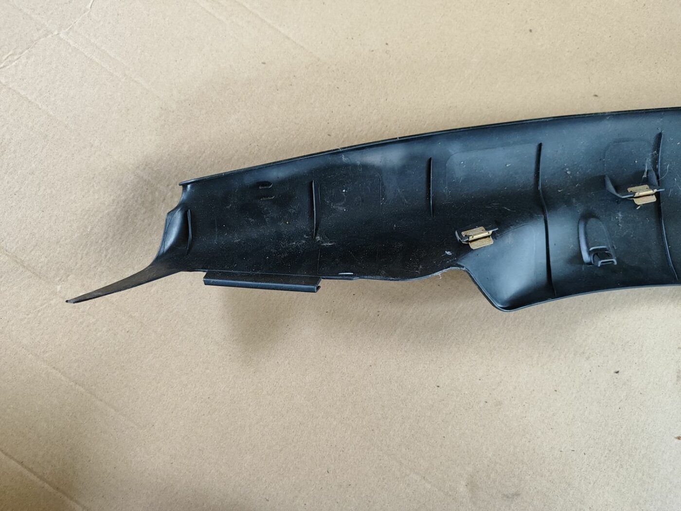 Sliekšņa aizmugurēja laba uzlika (salonā) priekš VW GOLF IV 1999 4 Sliekšņa aizmugurēja laba uzlika (salonā) priekš VW GOLF IV 1999