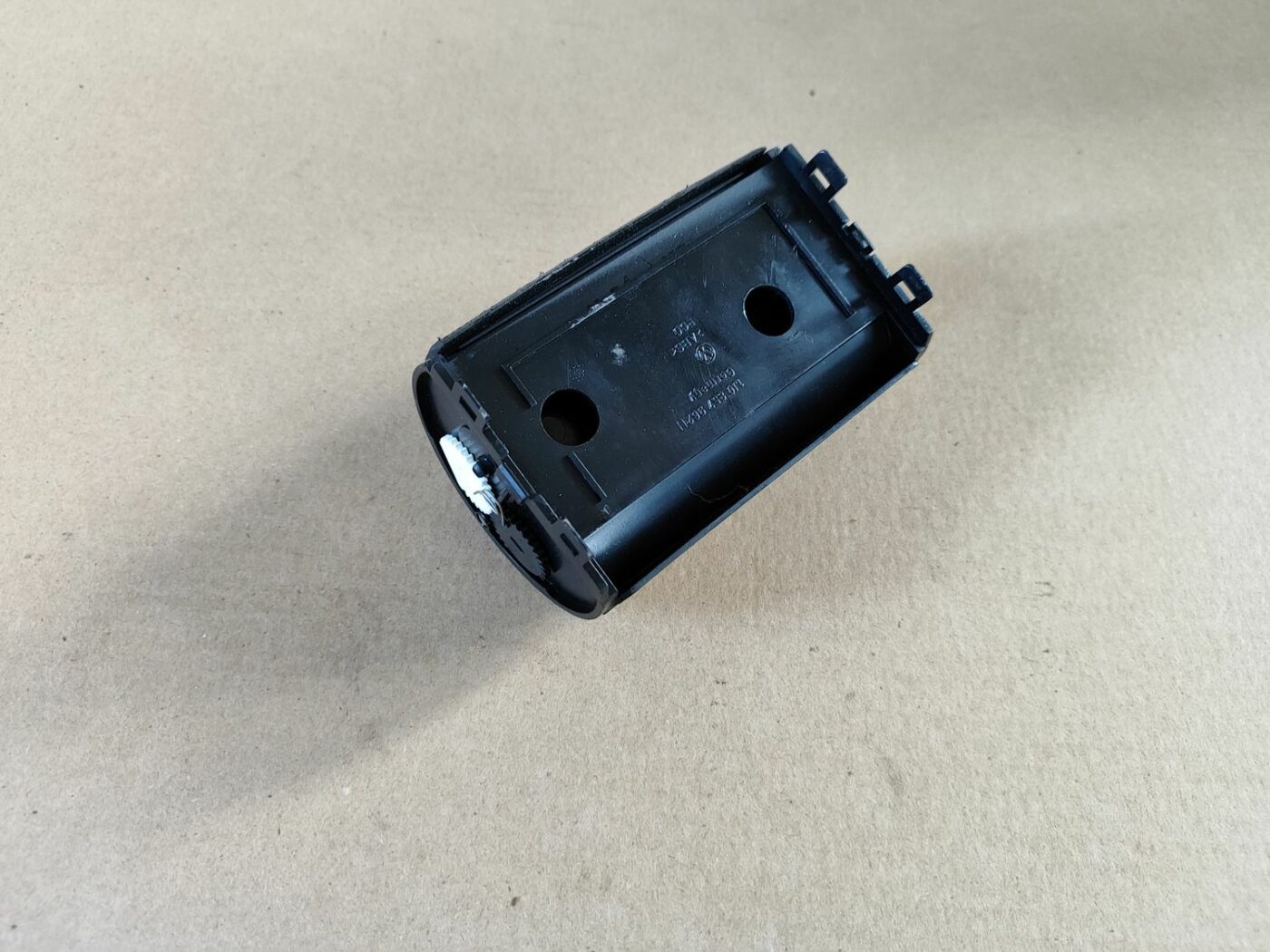 Pelnu trauks priekš VW GOLF IV 1999 4 Pelnu trauks priekš VW GOLF IV 1999