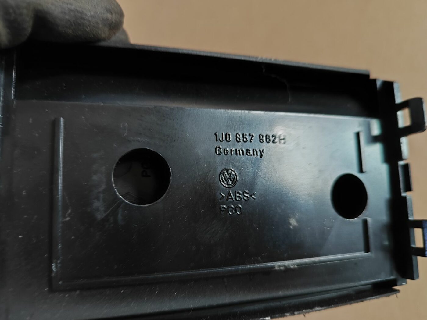 Pelnu trauks priekš VW GOLF IV 1999 3 Pelnu trauks priekš VW GOLF IV 1999