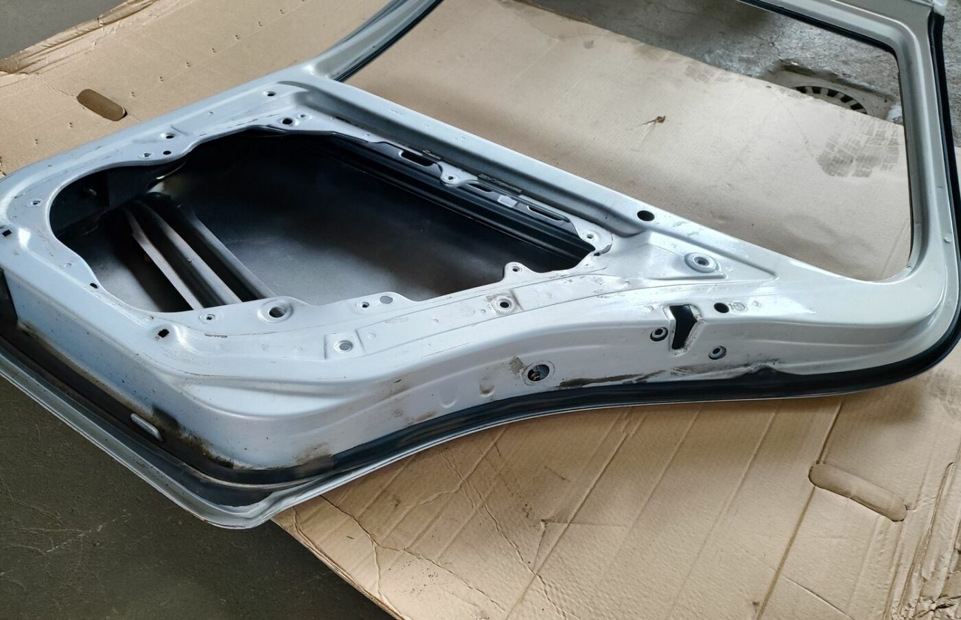 Aizmugurējās labās durvis priekš VW GOLF IV 1999 4 Aizmugurējās labās durvis priekš VW GOLF IV 1999