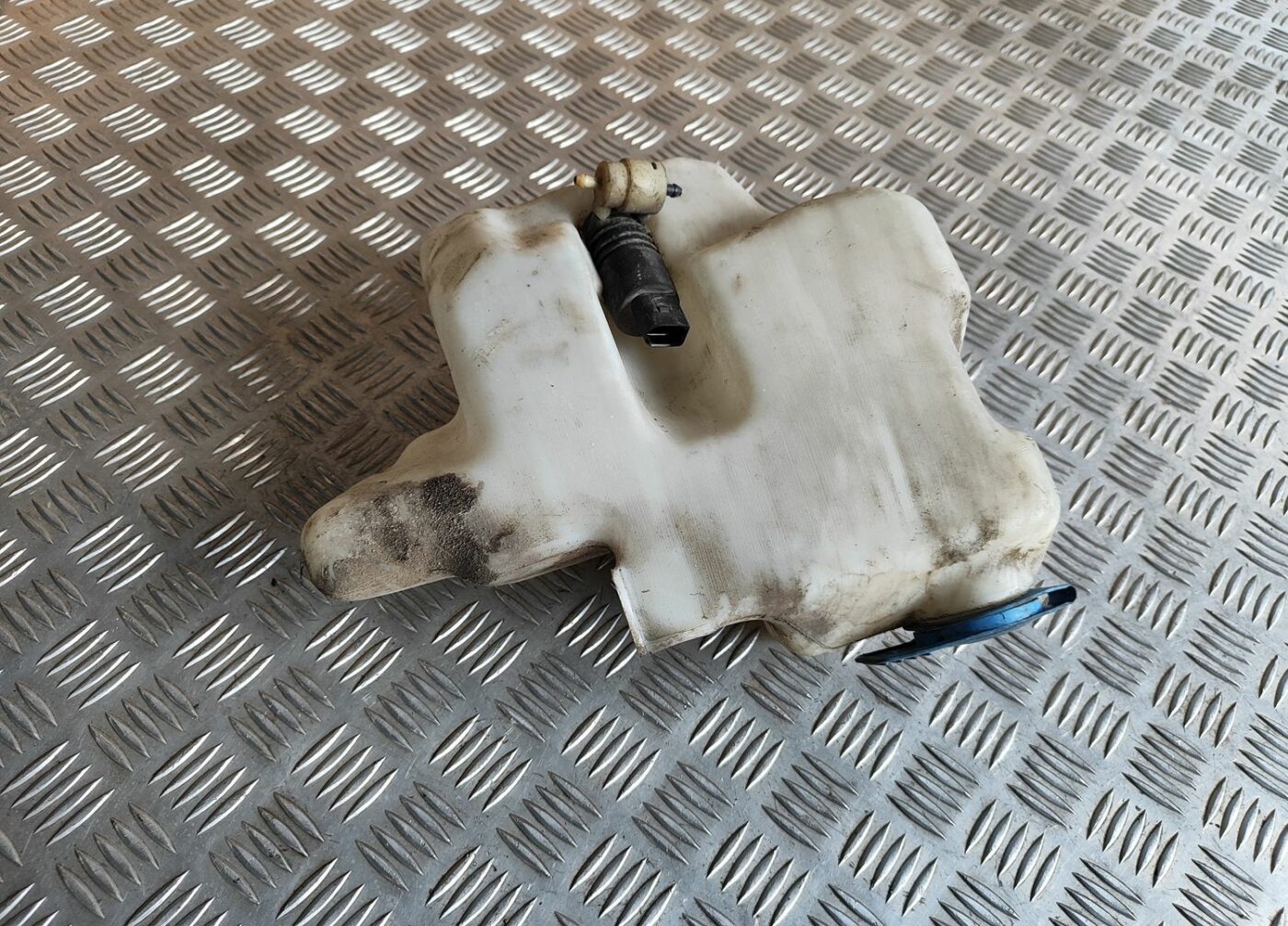 Mazgātāja šķidruma tvertne priekš VW GOLF IV 1999 6 Mazgātāja šķidruma tvertne priekš VW GOLF IV 1999