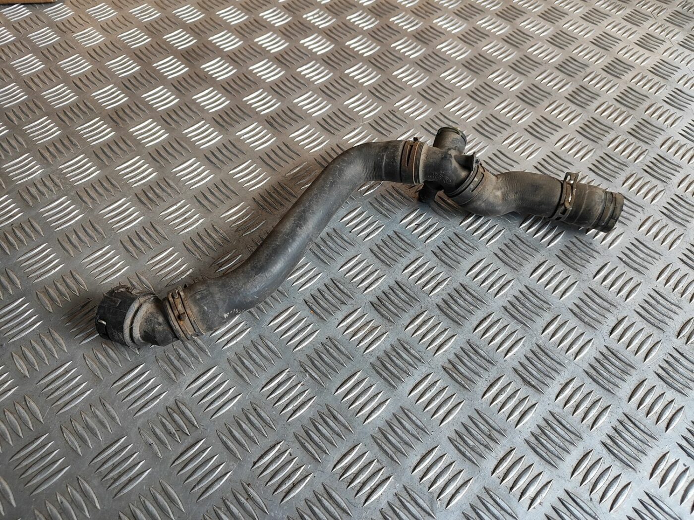 Dzesēšanas caurule priekš VW GOLF IV 1999 1 Dzesēšanas caurule priekš VW GOLF IV 1999