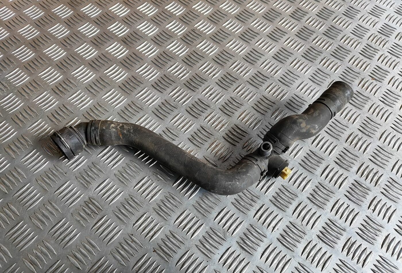 Dzesēšanas caurule priekš VW GOLF IV 1999 3 Dzesēšanas caurule priekš VW GOLF IV 1999