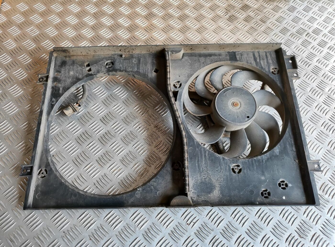 Dzesēšanas radiatora ventilators priekš VW GOLF IV 1999 1 Dzesēšanas radiatora ventilators priekš VW GOLF IV 1999