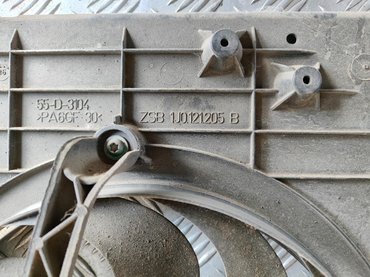 Dzesēšanas radiatora ventilators priekš VW GOLF IV 1999 5 Dzesēšanas radiatora ventilators priekš VW GOLF IV 1999