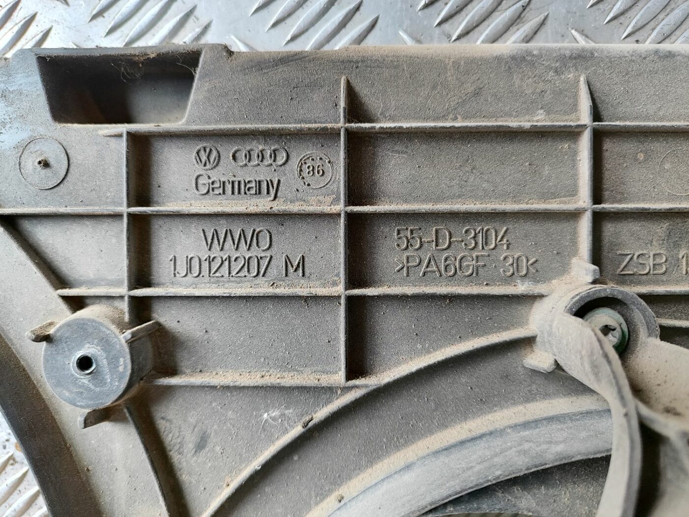 Dzesēšanas radiatora ventilators priekš VW GOLF IV 1999 4 Dzesēšanas radiatora ventilators priekš VW GOLF IV 1999