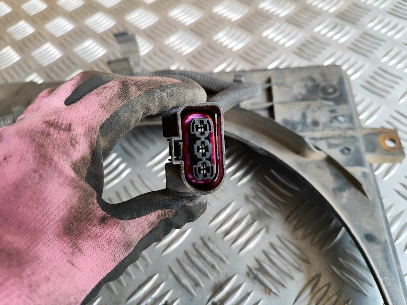 Dzesēšanas radiatora ventilators priekš VW GOLF IV 1999 3 Dzesēšanas radiatora ventilators priekš VW GOLF IV 1999