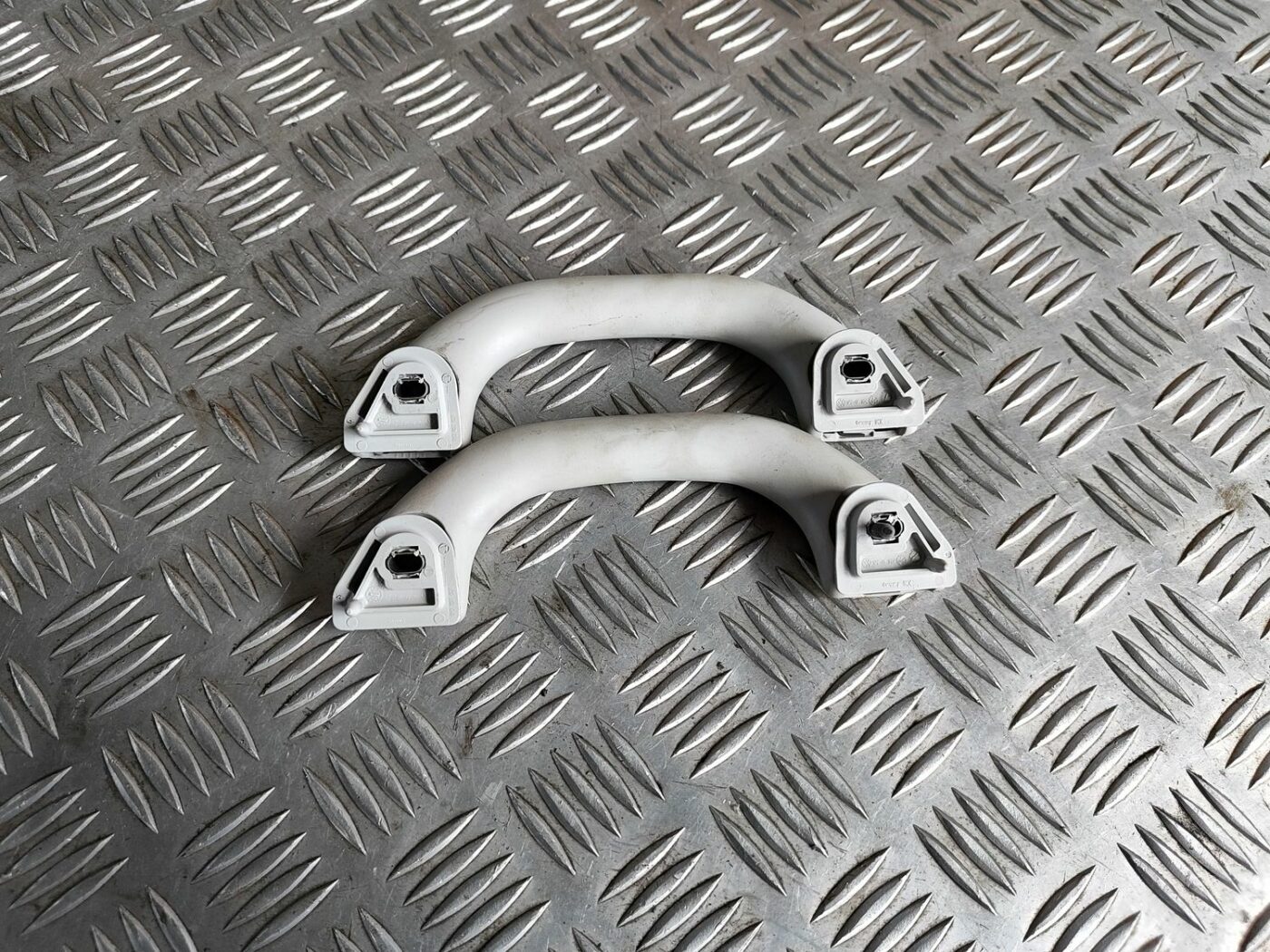 Salona rokturis griestos priekš SKODA OCTAVIA 2008 3 Salona rokturis griestos priekš SKODA OCTAVIA 2008