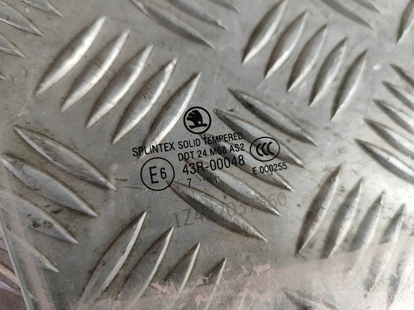 Aizmugurējo labo durvju stikls priekš SKODA OCTAVIA 2008 2 Aizmugurējo labo durvju stikls priekš SKODA OCTAVIA 2008